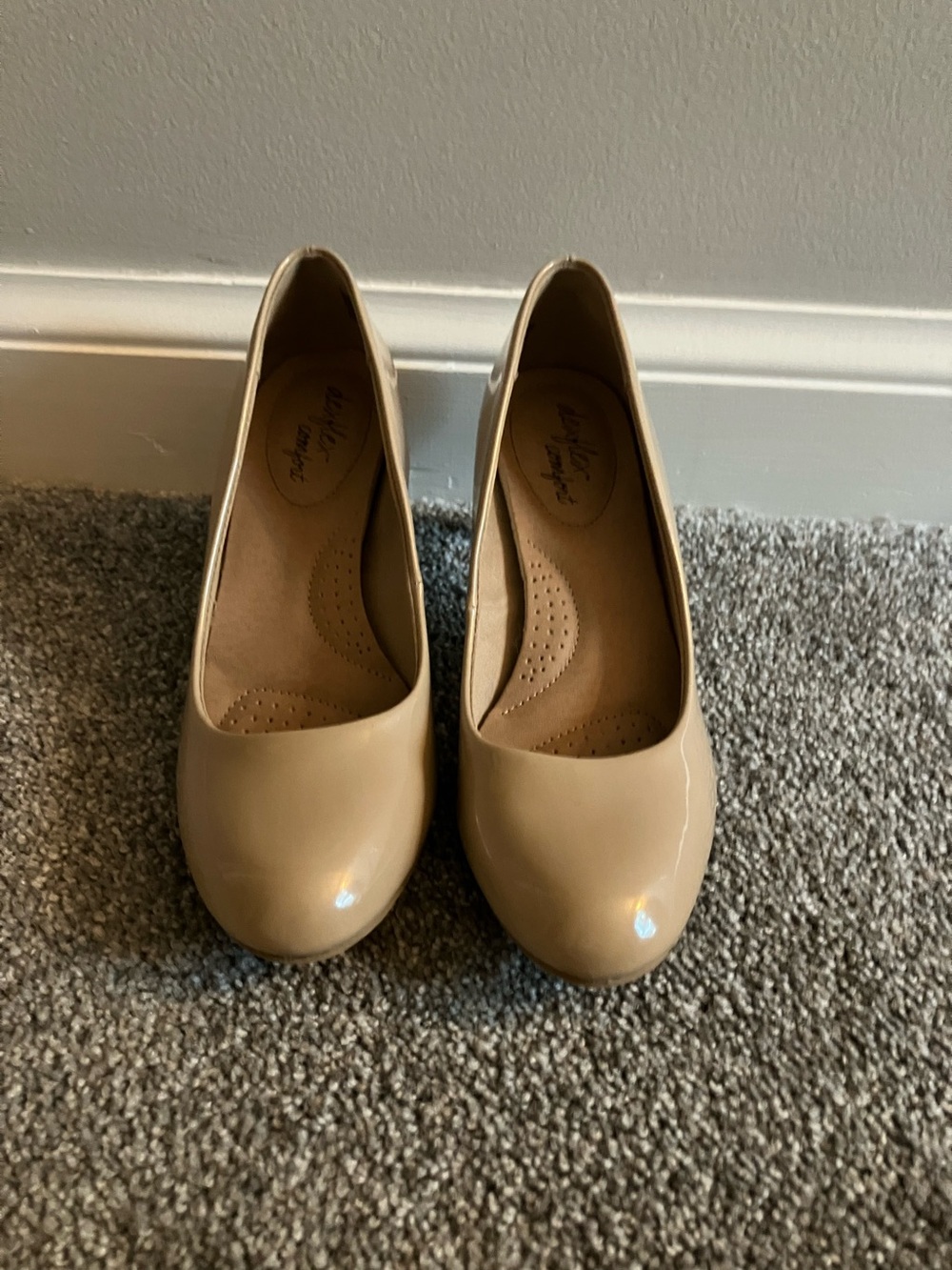 Dexlfex Comfort tan pumps size 8 LIKE NEW